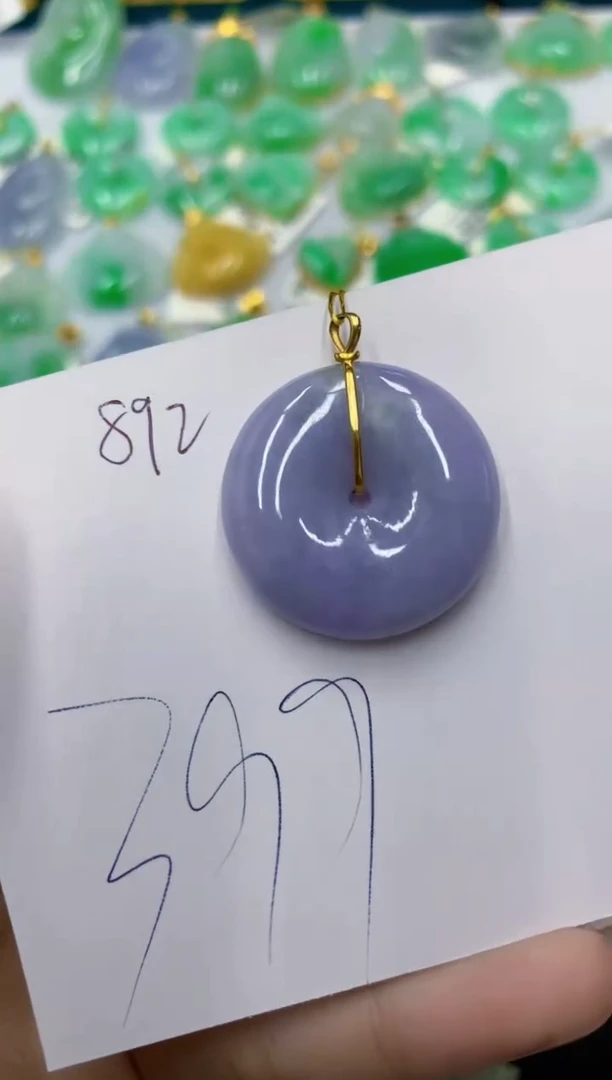 颈饰18K金镶嵌翡翠 翡翠
