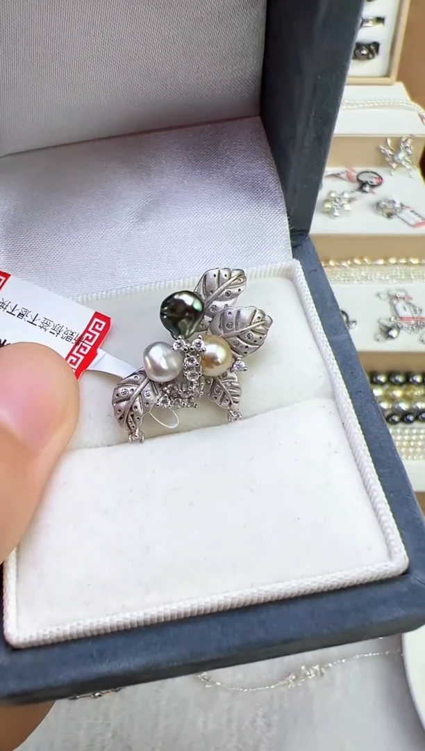 银S925镶嵌海水珍珠胸饰大溪地