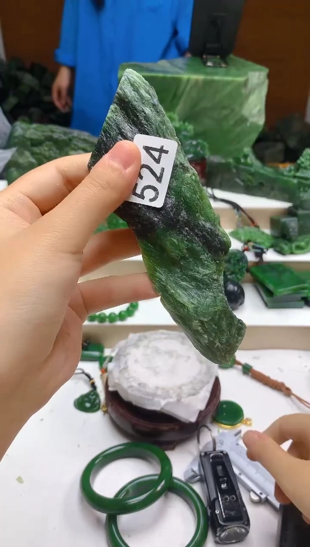 和田玉（碧玉）未镶嵌珠宝半成品0