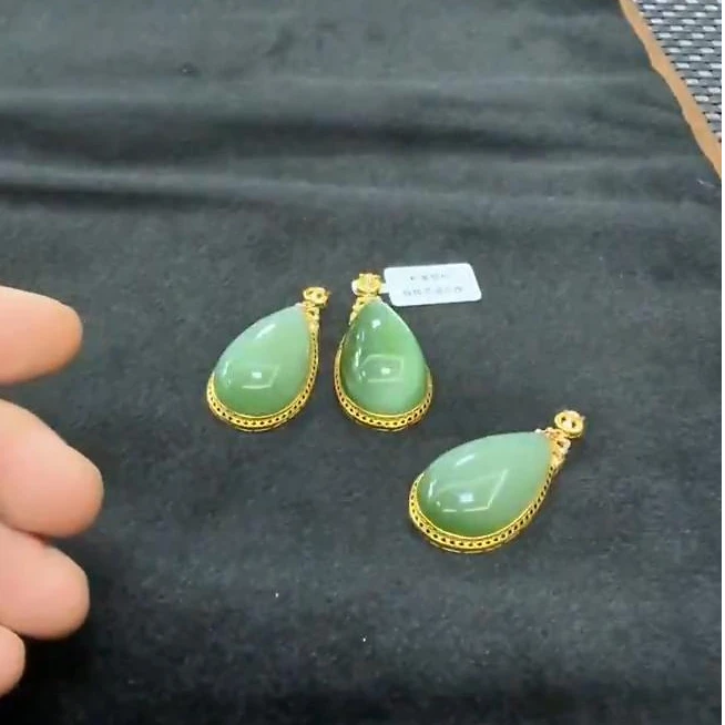 【老郑家】18K金和田玉水滴吊坠 2490 多样性发1件