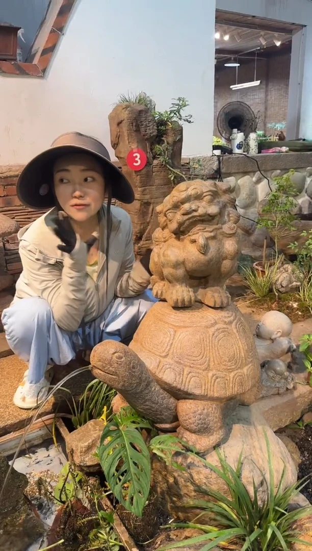 人造石狮来运转摆件