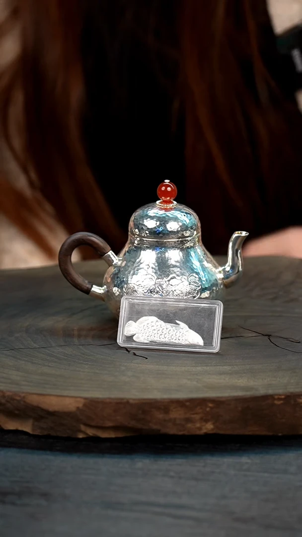 【闪购商品】手工锤纹银泡茶壶+银鱼