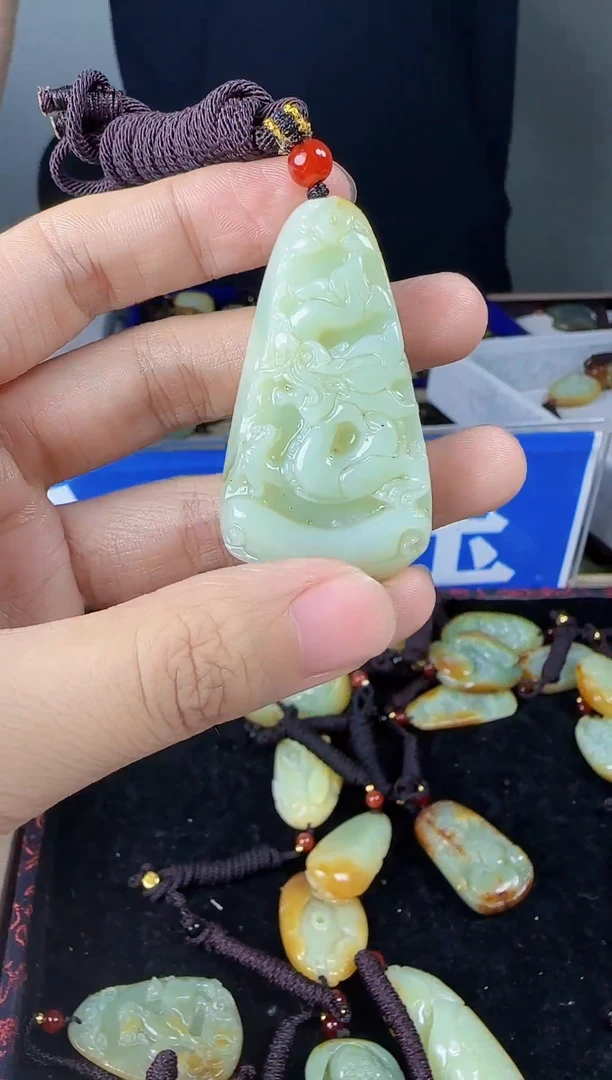 和田玉未镶嵌颈饰1