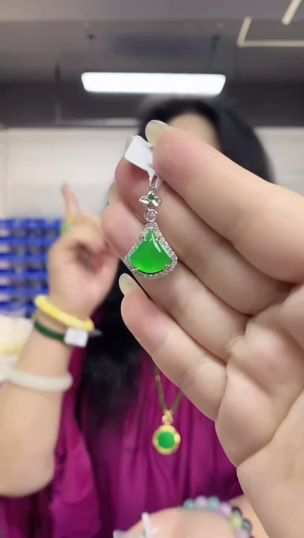 【闪购商品】翡翠吊坠(不含链)未镶嵌多样性发其一颜色微差