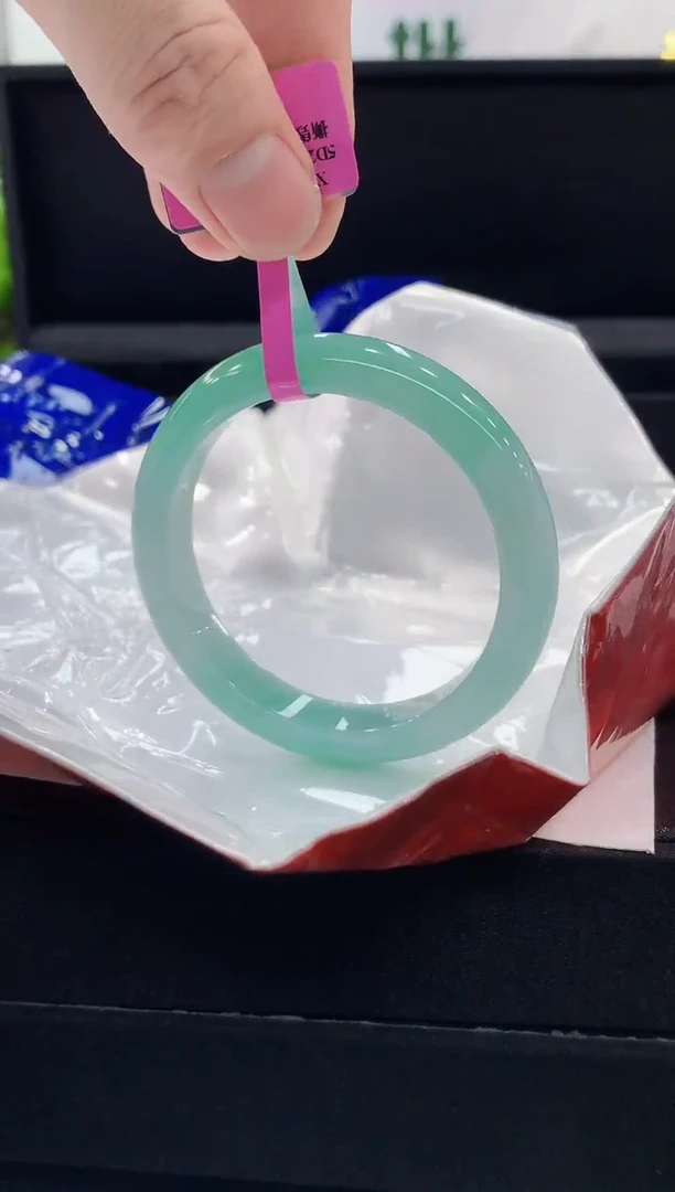 翡翠手镯未镶嵌手镯