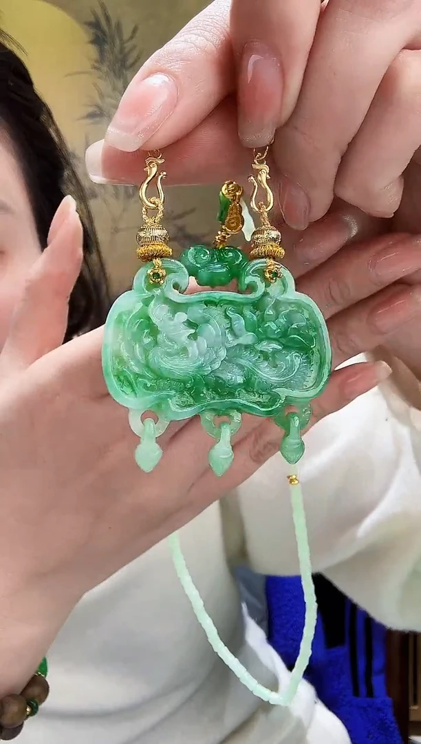 颈饰未镶嵌翡翠吊坠