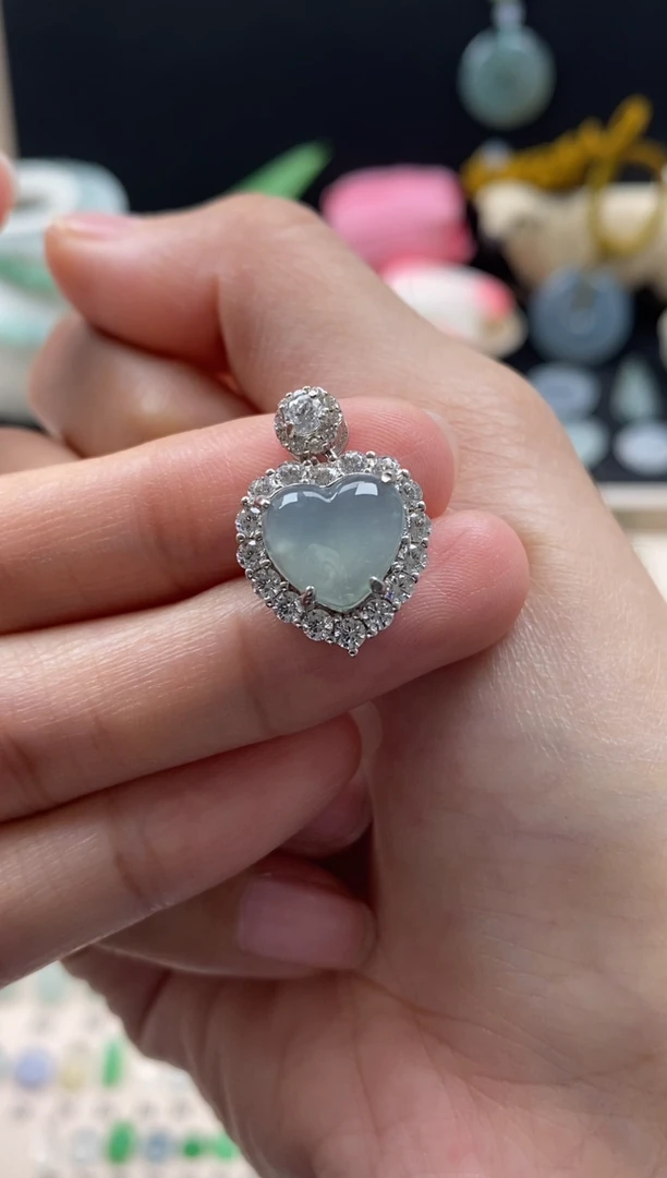 【闪购商品】翡翠颈饰银S925镶嵌翡翠晴底爱心吊坠