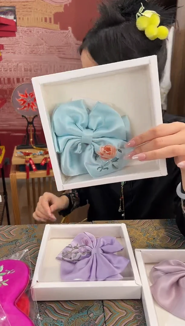 【闪购商品】苏绣桑蚕丝手工绣刺绣弹簧夹