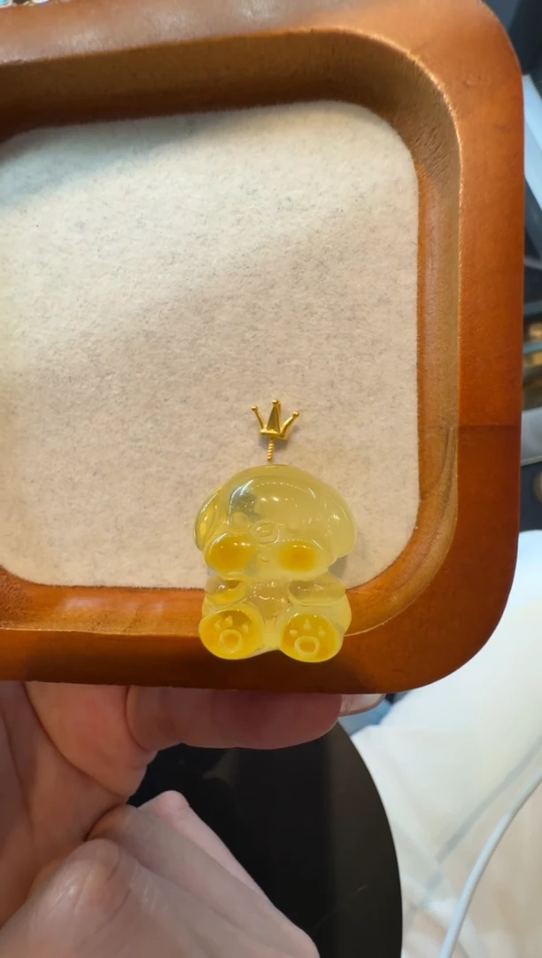 18K金镶嵌琥珀珠宝奇石狗狗