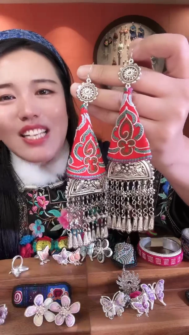 手工刺绣苗绣苗银首饰94