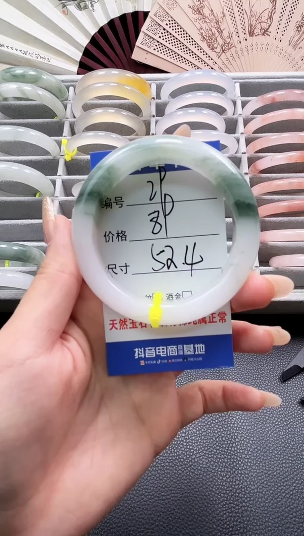 石英质玉手镯未镶嵌29-52+翠正