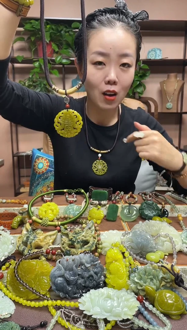 未镶嵌岫玉吊坠多样性发货发其中之一