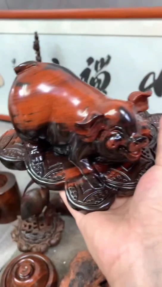 木爱**魂大红酸枝根雕猪摆件一个