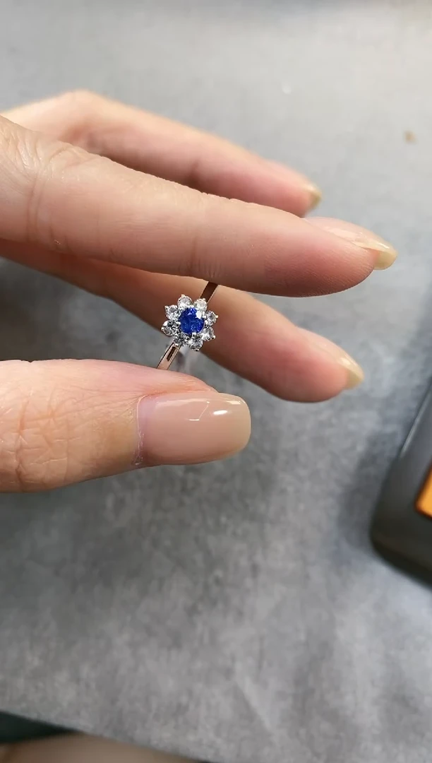 戒指蓝宝石18K金镶嵌·