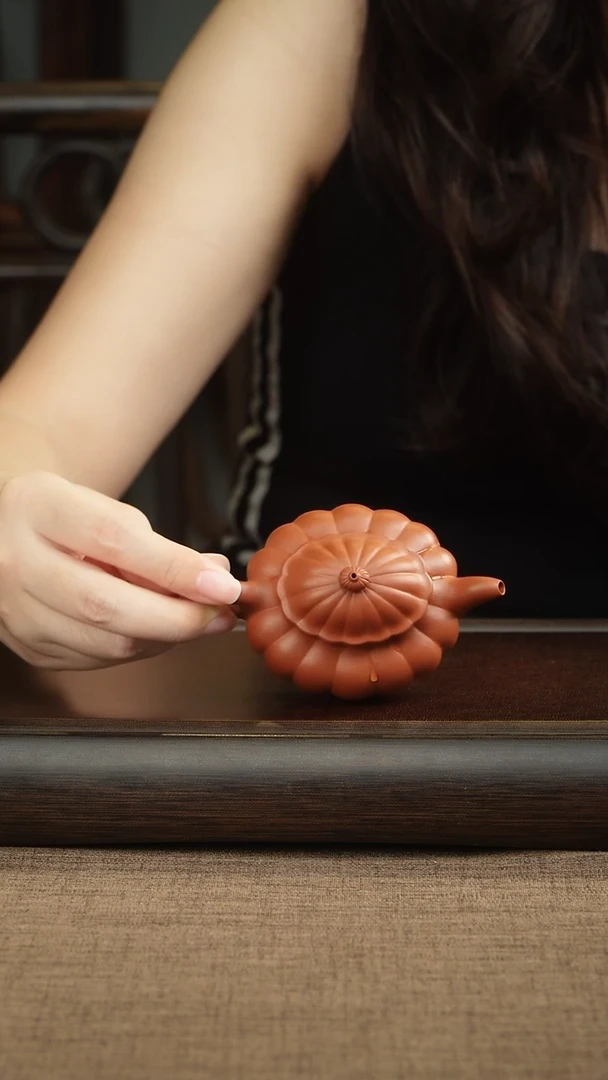 茶壶紫砂椭圆菊瓣莲子壶 120毫升