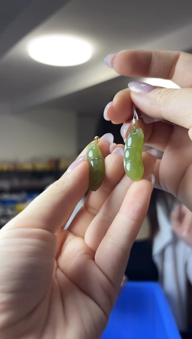 颈饰18K金镶嵌和田玉（多样性发一件）