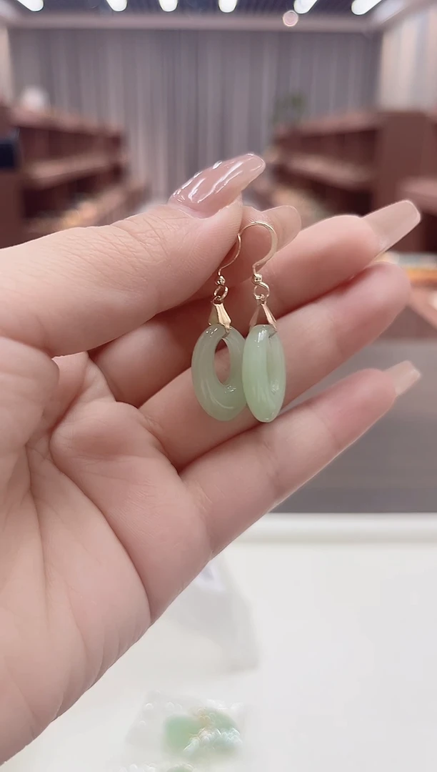 14K金镶嵌和田玉耳饰E867