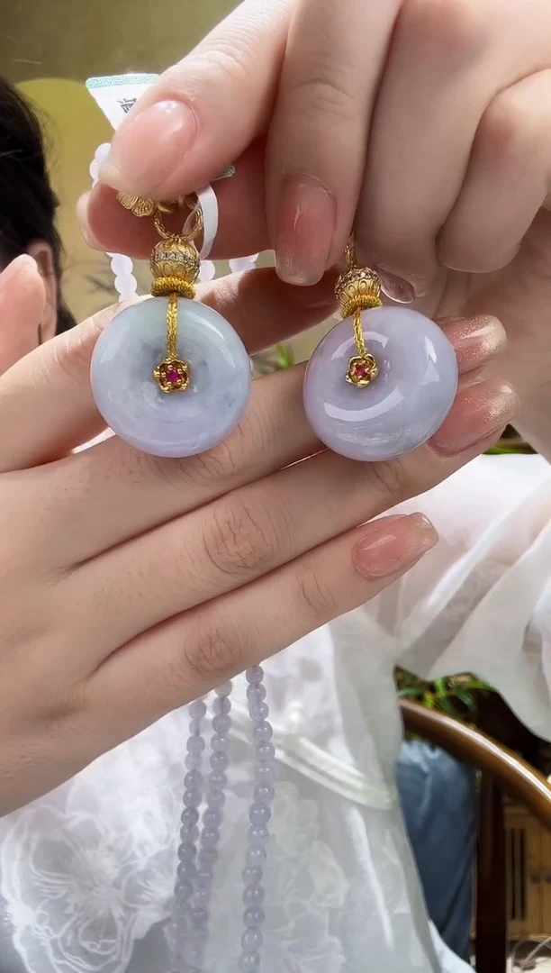 颈饰未镶嵌翡翠多样发其一个