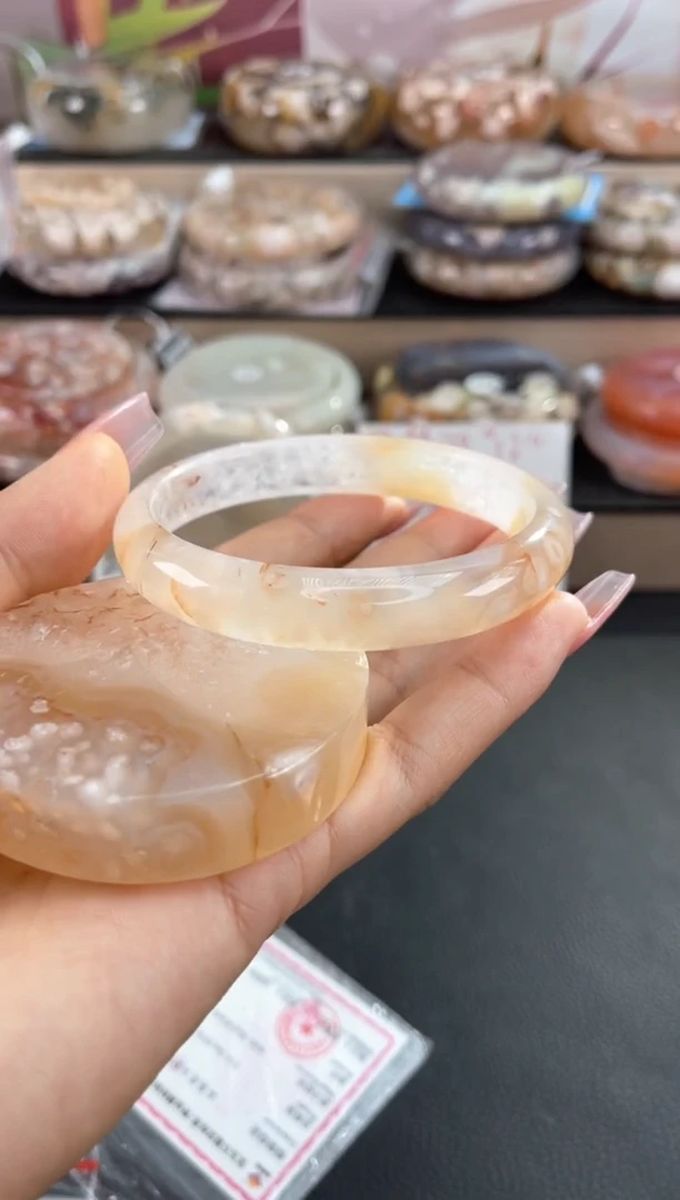 未镶嵌手镯石英质玉63