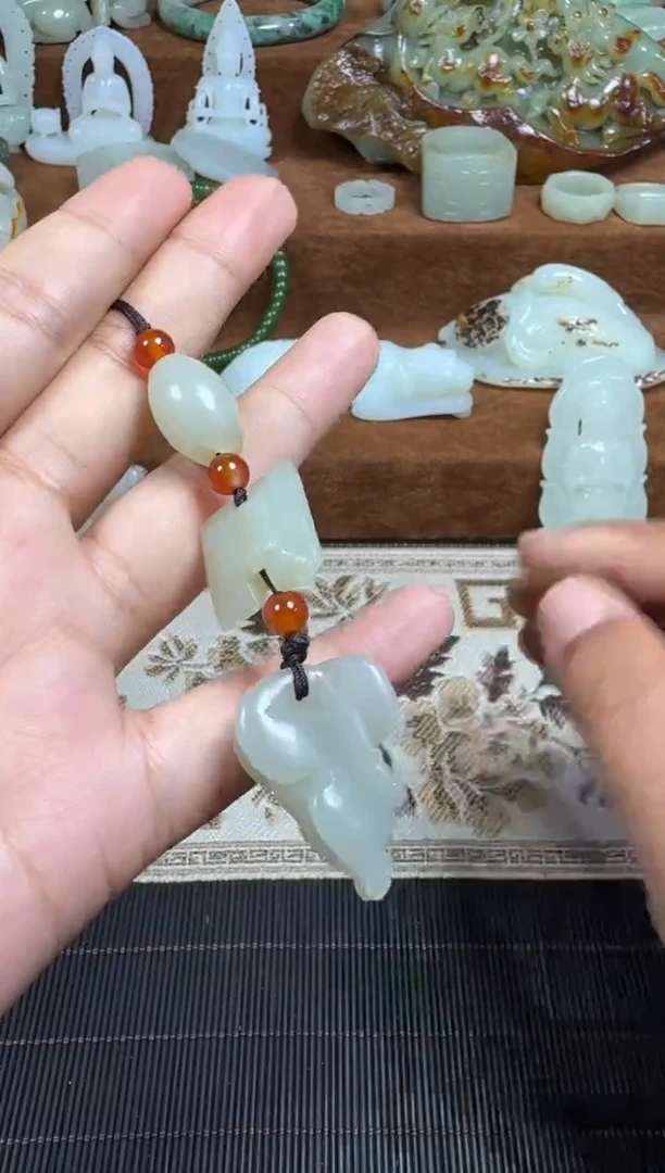 颈饰未镶嵌翡翠1