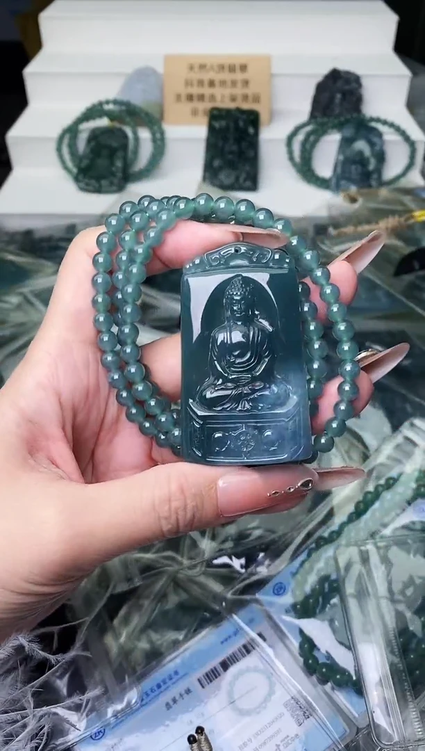 颈饰未镶嵌翡翠