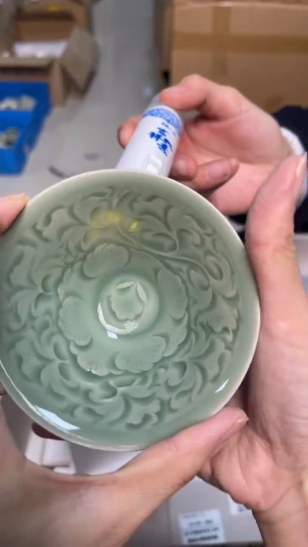 陶瓷纯手工秘色牡丹纹薄胎斗笠盏