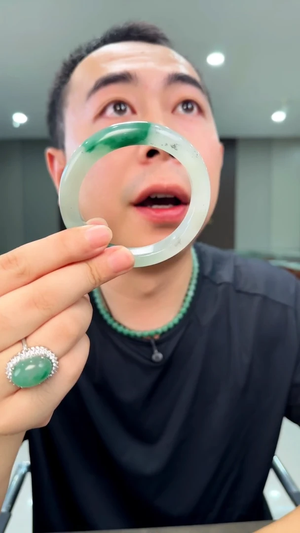 石英质玉手镯未镶嵌手镯