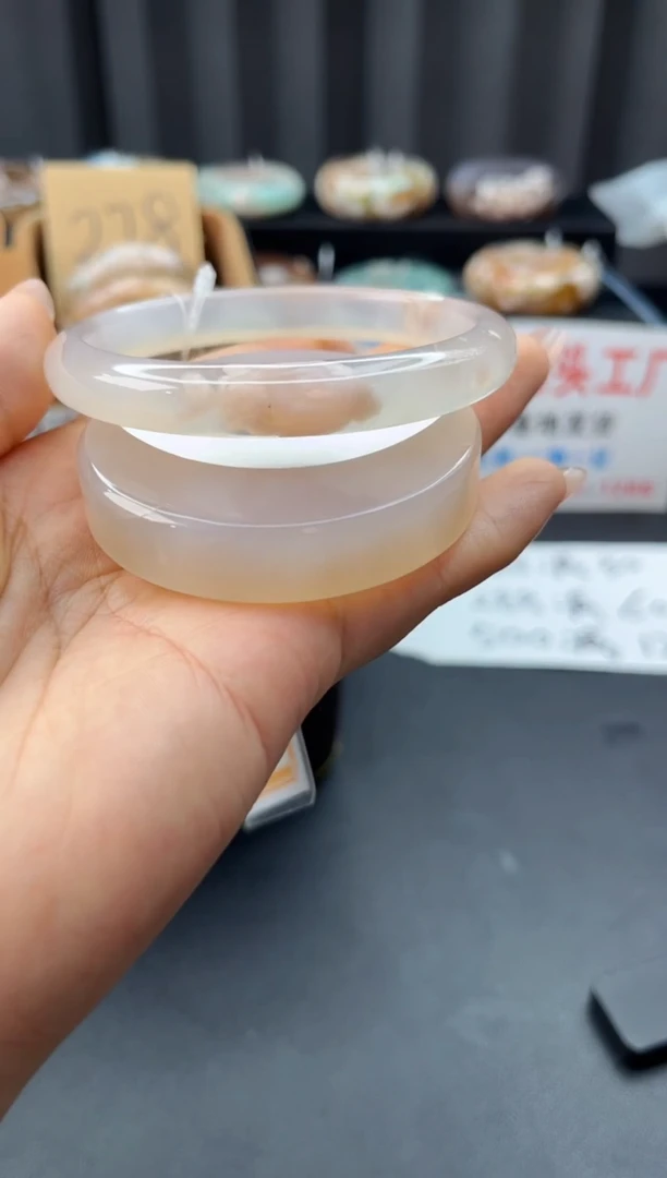 未镶嵌手镯石英质玉赠送镯心（63圈口）