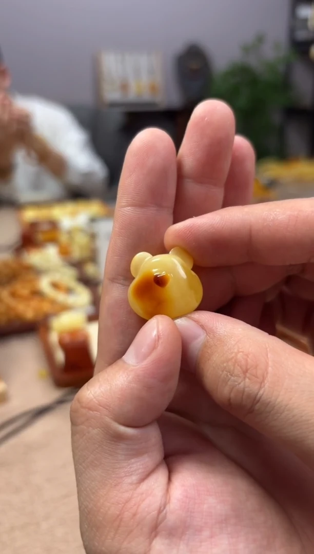 【闪购商品】蜜蜡裸石未镶嵌小熊