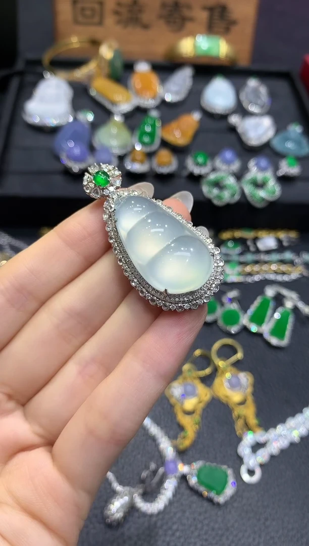 吊坠(不含链)18K金镶嵌翡翠60吊坠不含链