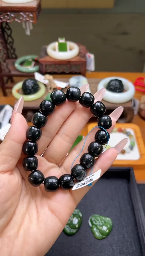 未镶嵌手串和田玉卡13黑青 老型 有瑕疵