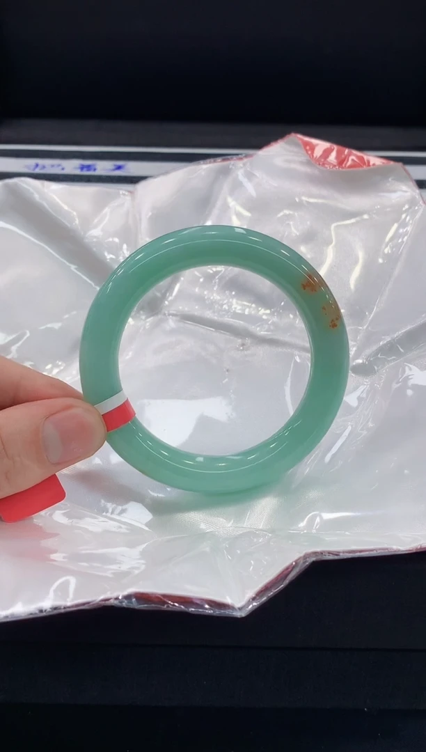 翡翠手镯未镶嵌手镯