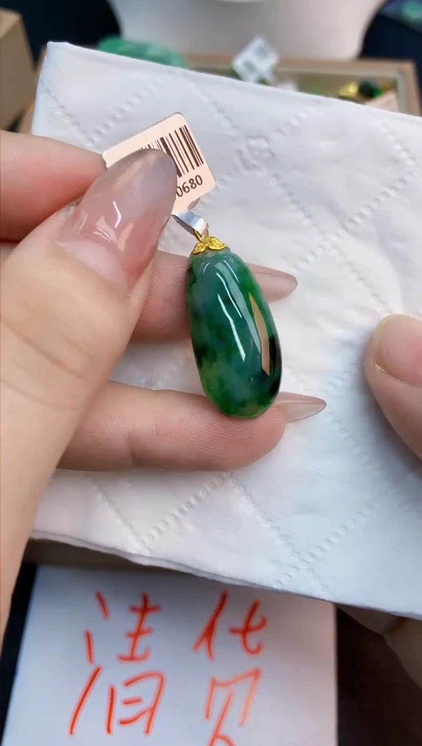 翡翠18K金镶嵌吊坠(不含链)1