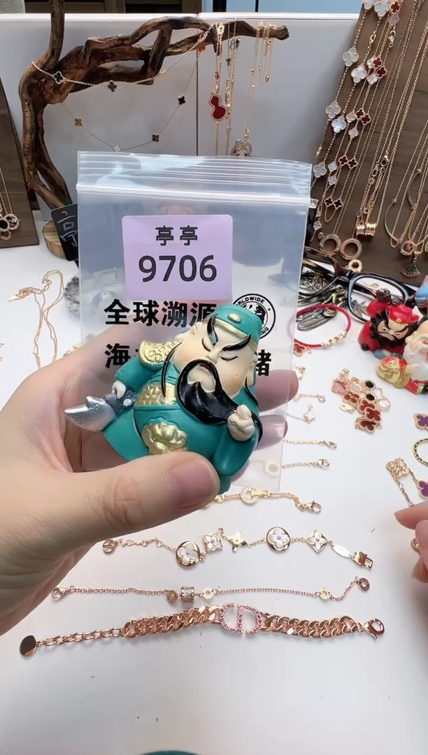 瓷片婧**n彧贤聚宝阁二号铺