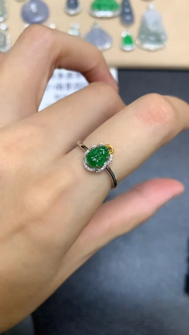 18K金镶嵌戒指翡翠貔貅【无服务费【48小时鉴赏期】