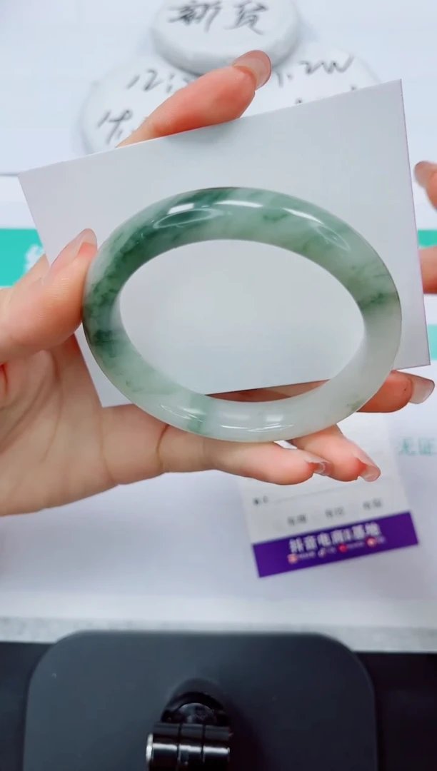 石英质玉手镯未镶嵌141/60