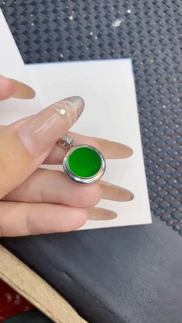 颈饰未镶嵌翡翠1