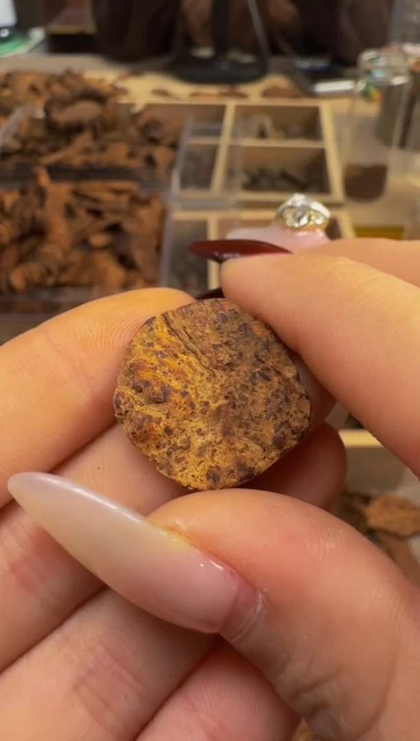 【闪购商品】沉香吊坠越南惠安红土