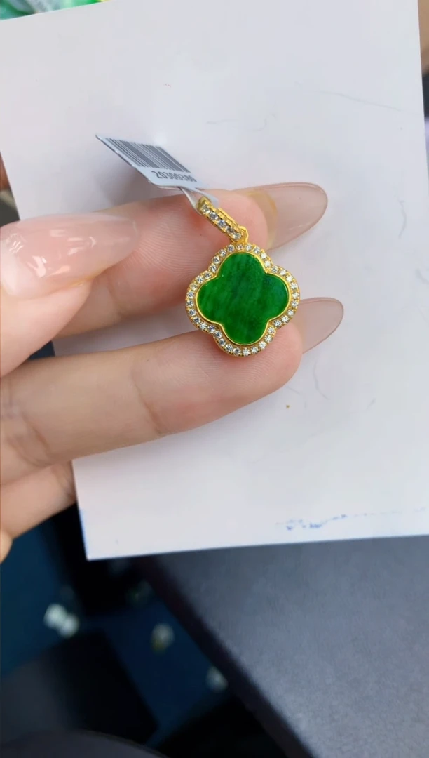 翡翠未镶嵌颈饰1