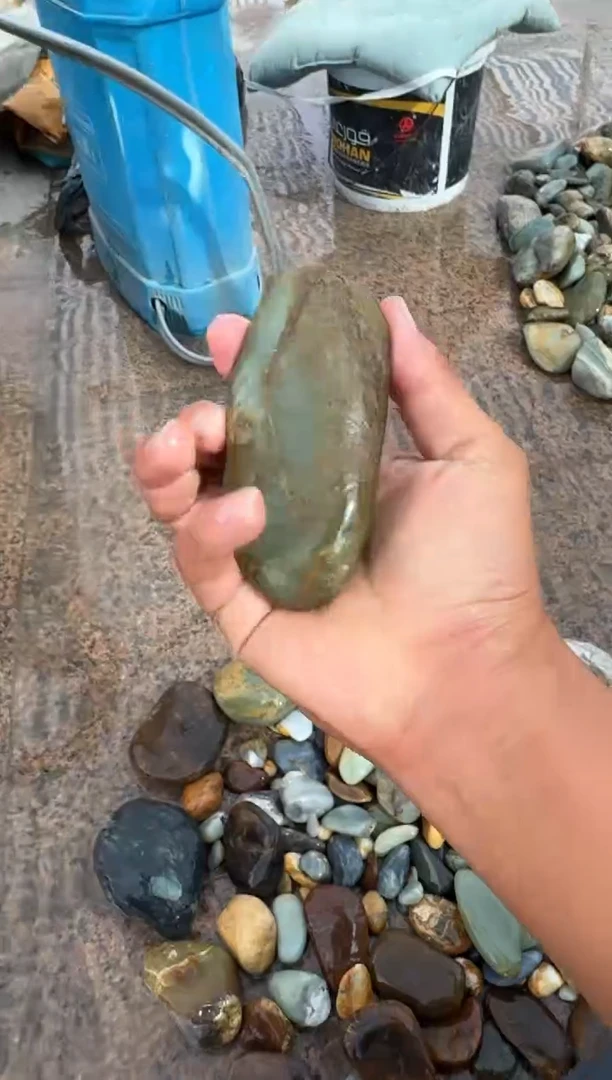 未镶嵌和田玉（糖玉）挂件和田玉
