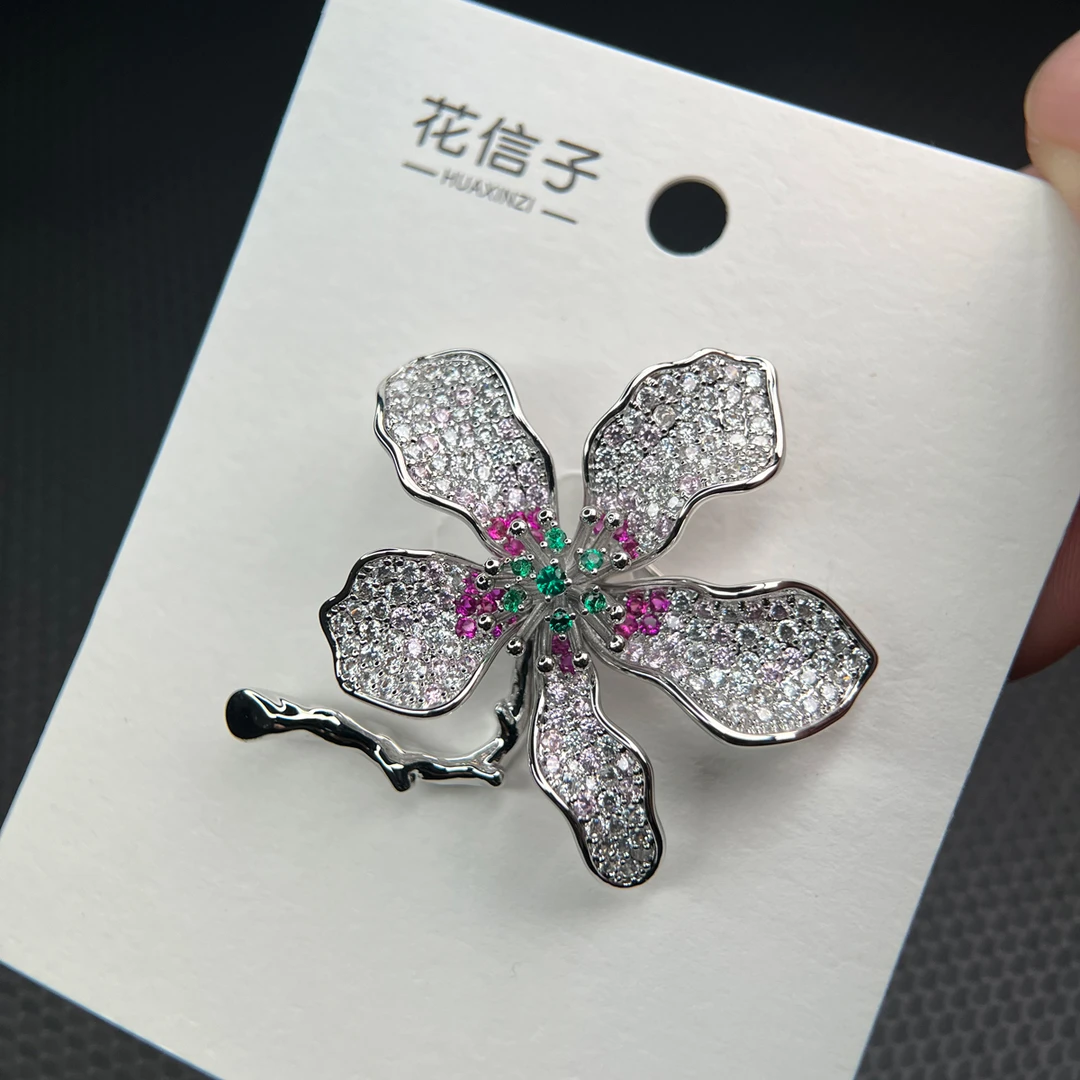 铜合成锆石胸针 5585 渐变百合花 设计师轻奢重工西装胸花别针