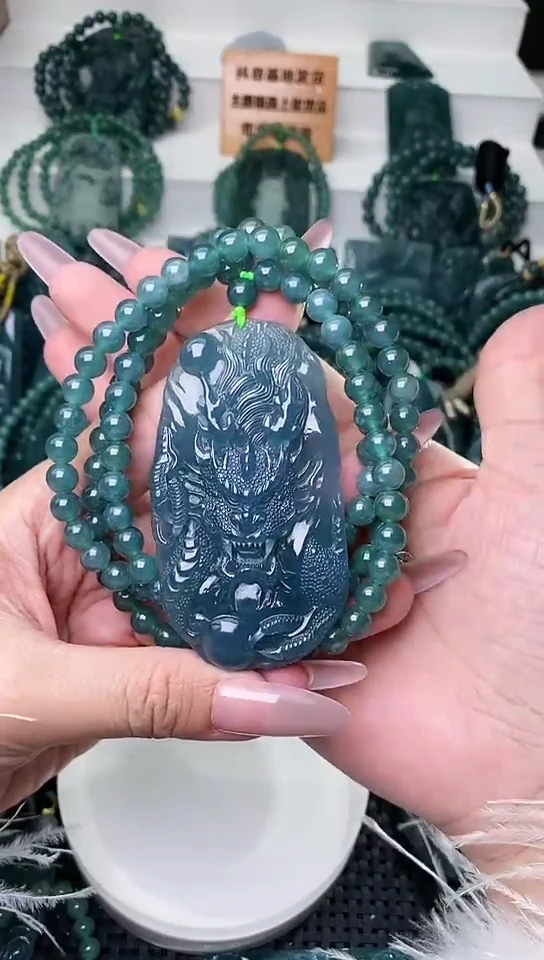 颈饰未镶嵌翡翠