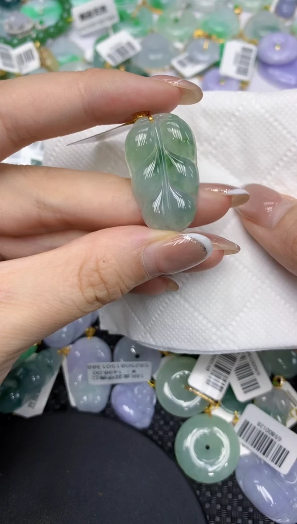 颈饰18K金镶嵌翡翠111111