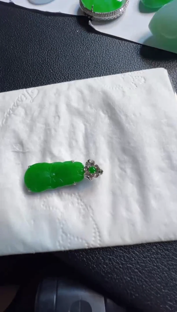 吊坠(不含链)18K金镶嵌翡翠2980