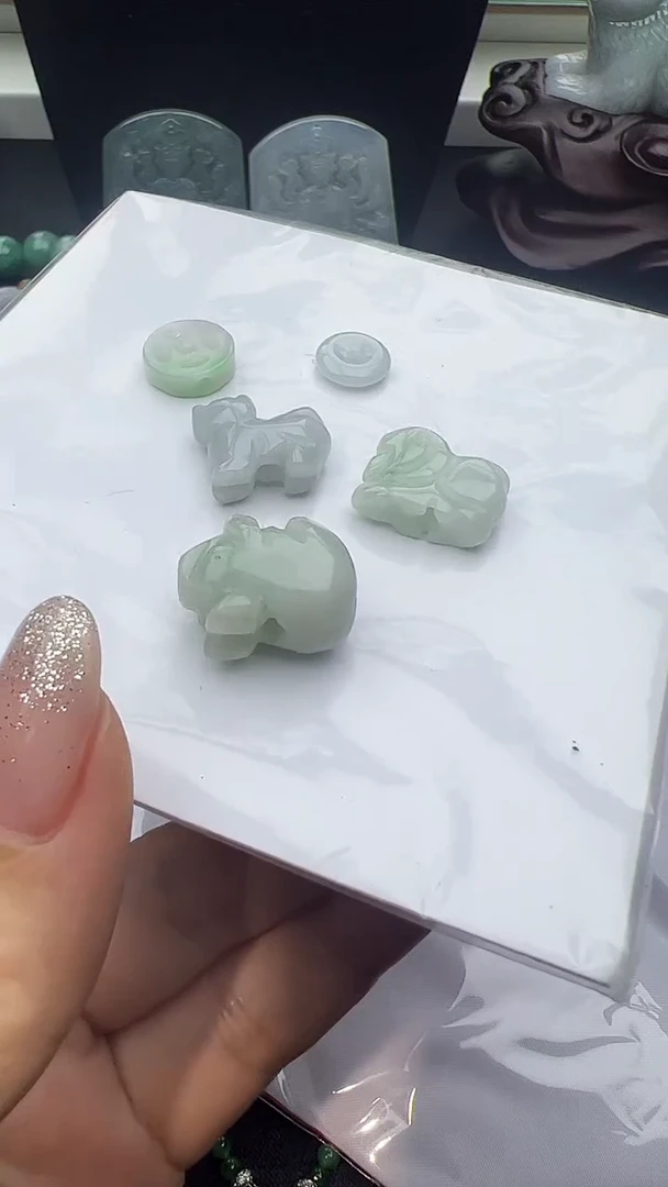 未镶嵌挂件翡翠I****%生肖狗羊猪平安扣