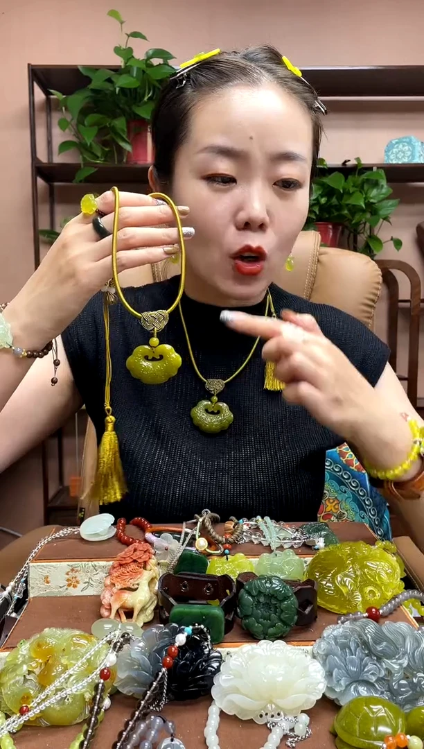 未镶嵌岫玉吊坠多样性发货发其中之一