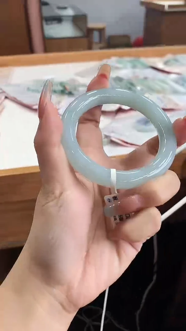翡翠手镯未镶嵌蓝底胖圆条 56 57 22