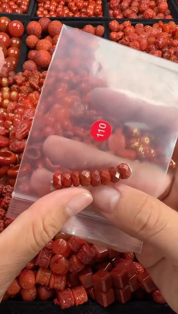 南红玛瑙未镶嵌颈饰1
