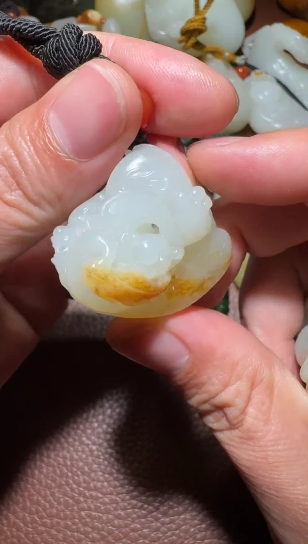 未镶嵌和田玉挂件和田玉