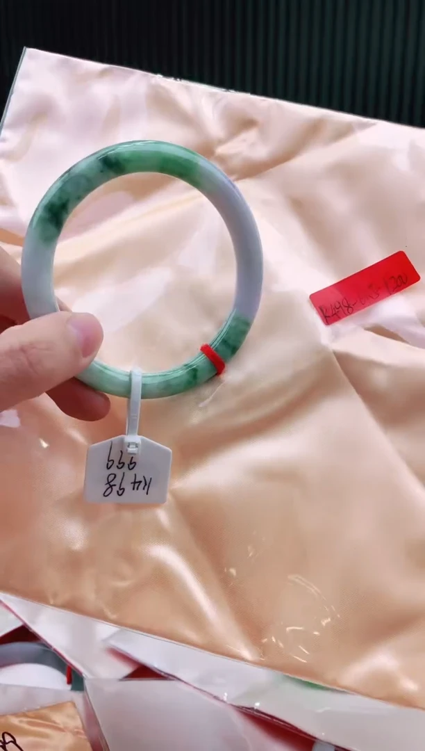 未镶嵌手镯翡翠61+